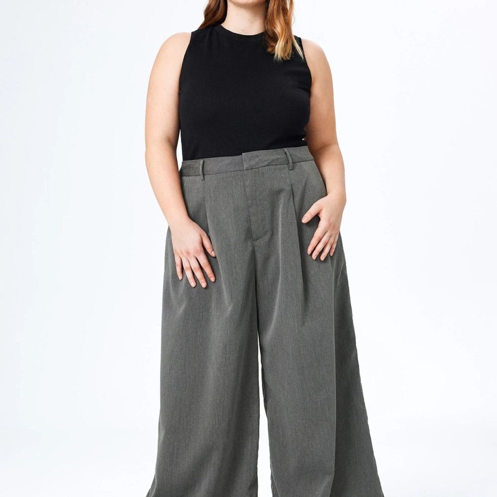 Cider Gray High-Waisted Trousers with Wide Legs